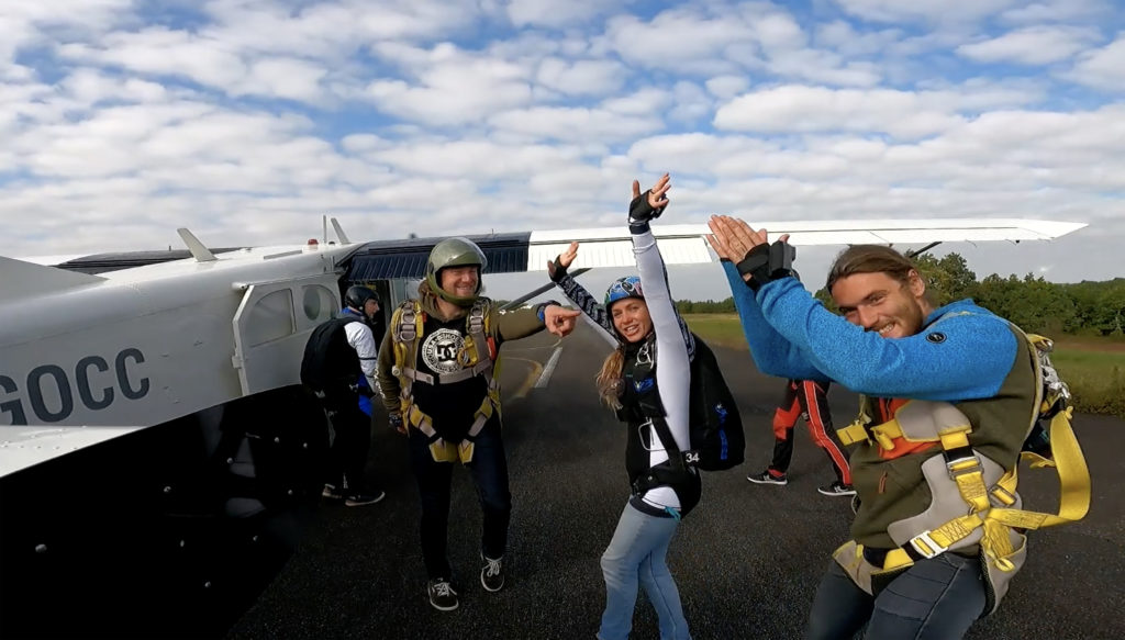 Montée en avion avant un saut tandem